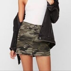 Express Straight Mini Mid Rise Strech Camu Talla 2 NWT